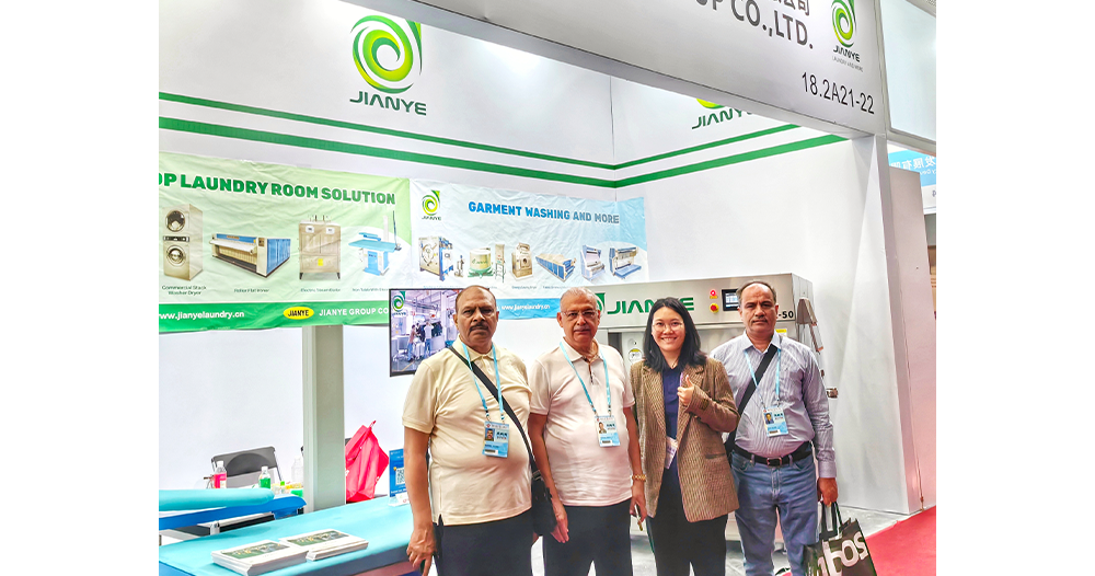 The 133rd canton fair day 2 widely praised by customers who visited the exhibition5